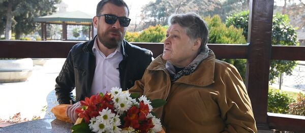 დედა-შვილის მომღერალი დუეტი: სანამ დედა გვერდითაა, შენ ახალგაზრდა იქნები დედა-შვილის მომღერალი დუეტი: სანამ დედა გვერდითაა, შენ ახალგაზრდა იქნები - Sputnik საქართველო