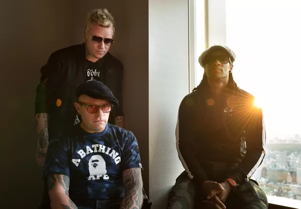 В 1990-м он стал танцором электронной группы The Prodigy, основанной Лиэмом Хоулеттом - Sputnik Грузия