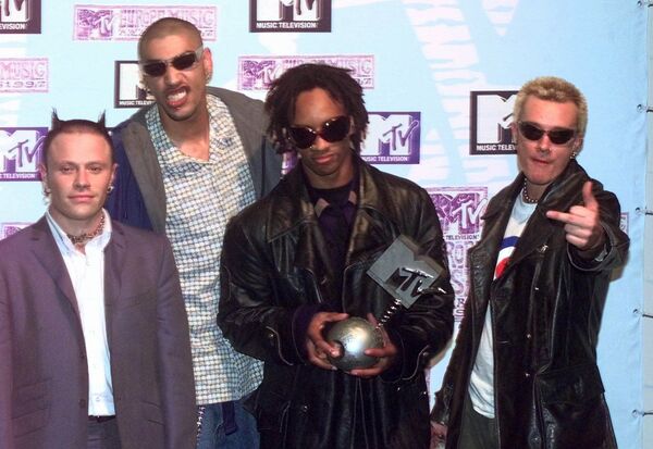 ჯგუფმა სულ შვიდი ალბომი გამოუშვა (ბოლო - No Tourists - 2018 წელს). მუსიკოსებს მოპოვებული აქვთ MTV Europe Music Awards და Brit Awards ჯილდოები, ასევე ნომინირებულები იყვნენ გრემიზე - Sputnik საქართველო