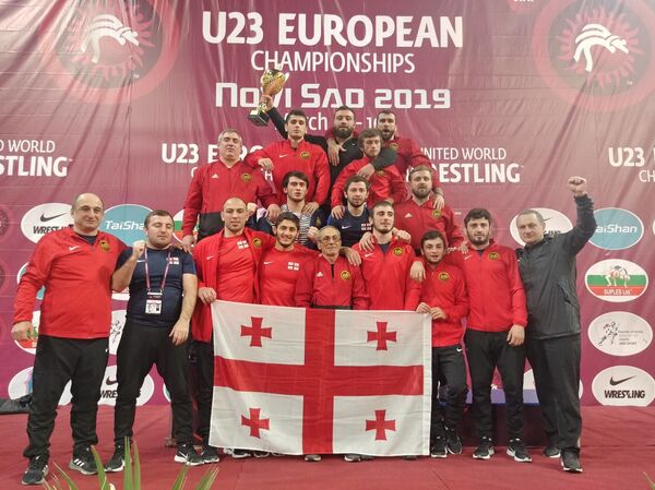 Грузинские борцы завоевали пятую золотую медаль на чемпионате Европы - Sputnik Грузия