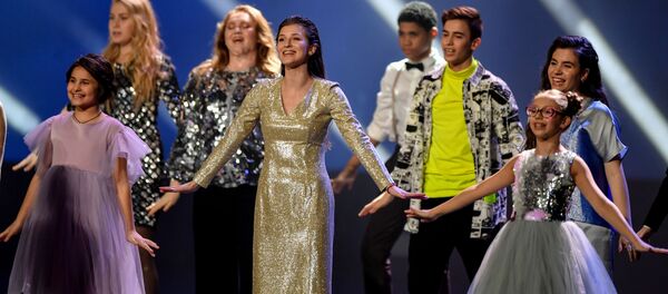 Участница проекта Ты супер! из Грузии Текла Экаладзе на сцене с другими участниками - Sputnik Грузия