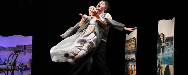 სცენა სპექტაკლიდან „შინელი - Sputnik საქართველო