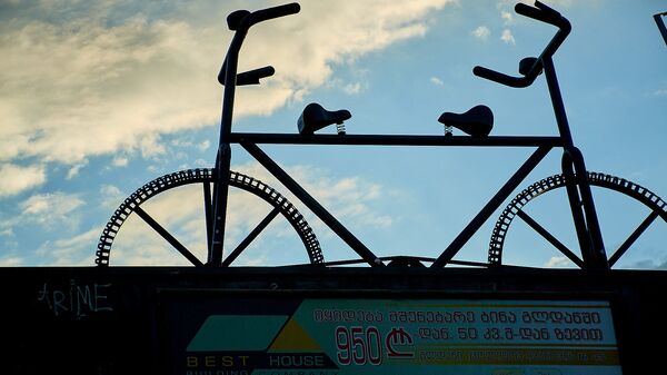 Памятник велосипеду в столице Грузии - Sputnik Грузия