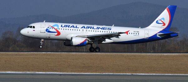 Самолет компании Уральские авиалинии - Sputnik Грузия