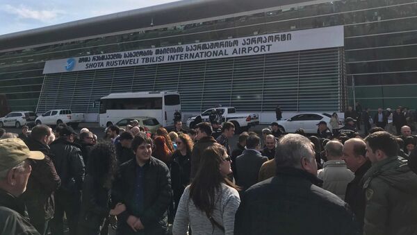 Работники авиакомпании Georgian Airways проводят акцию протеста у аэропорта - Sputnik Грузия