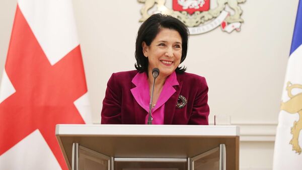 Радостная и улыбающаяся президент Грузии Саломе Зурабишвили  - Sputnik Грузия