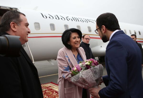Официальная церемония встречи Саломе Зурабишвили состоялась в ереванском международном аэропорту Звартноц   - Sputnik Грузия