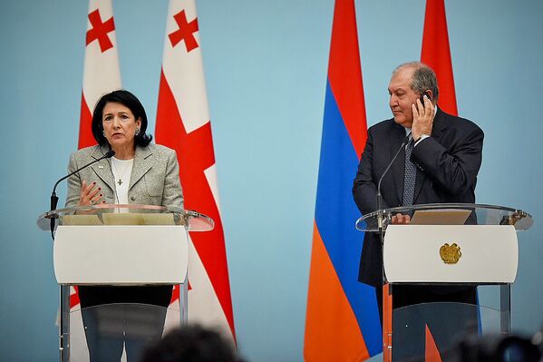 По окончании встречи состоялась совместная пресс-конференция президентов двух стран - Sputnik Грузия