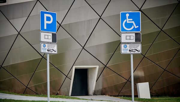 Парковка для инвалидов - дорожные знаки - Sputnik Грузия