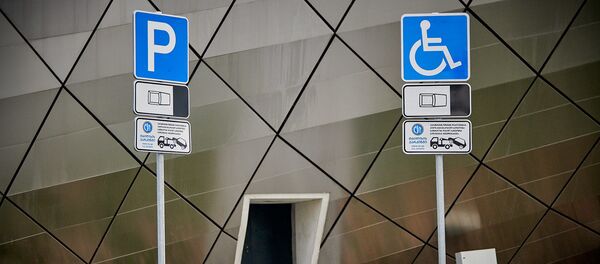 Парковка для инвалидов - дорожные знаки - Sputnik Грузия