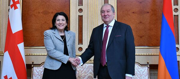 Президент Грузии Саломе Зурабишвили и президент Армении Армен Саркисян Президент Грузии Саломе Зурабишвили и президент Армении Армен Саркисян - Sputnik Грузия