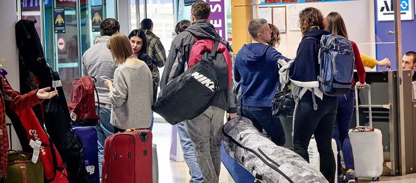 ტურისტები თბილისის აეროპორტში ტურისტები თბილისის აეროპორტში - Sputnik საქართველო
