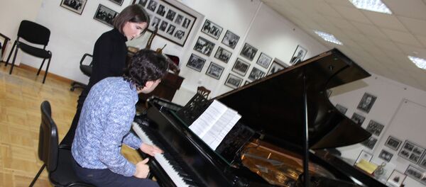 მასტერ-კლასი რახმანინოვის როიალთან მასტერ-კლასი რახმანინოვის როიალთან - Sputnik საქართველო