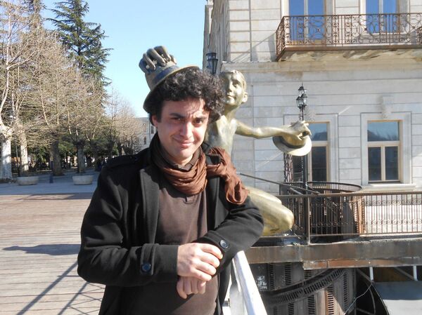 ავტობუსში დადგმული სპექტაკლი, ჯამბაზის მონოლოგი და „ლაბორატორია 2/20” ავტობუსში დადგმული სპექტაკლი, ჯამბაზის მონოლოგი და „ლაბორატორია 2/20” - Sputnik საქართველო