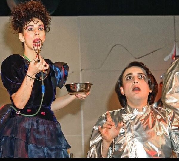 ავტობუსში დადგმული სპექტაკლი, ჯამბაზის მონოლოგი და „ლაბორატორია 2/20” ავტობუსში დადგმული სპექტაკლი, ჯამბაზის მონოლოგი და „ლაბორატორია 2/20” - Sputnik საქართველო