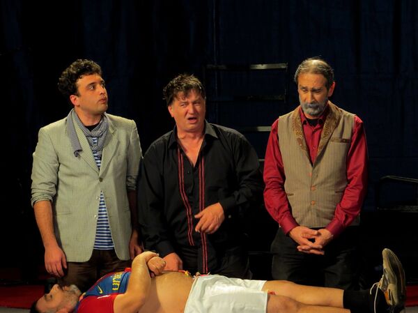 ავტობუსში დადგმული სპექტაკლი, ჯამბაზის მონოლოგი და „ლაბორატორია 2/20” ავტობუსში დადგმული სპექტაკლი, ჯამბაზის მონოლოგი და „ლაბორატორია 2/20” - Sputnik საქართველო