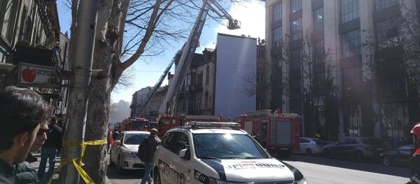 Полиция и пожарные машины на улице Костава - Sputnik Грузия