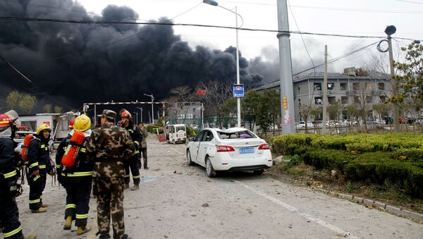 Спасатели на месте взрыва химического промышленного завода в Китае - Sputnik Грузия