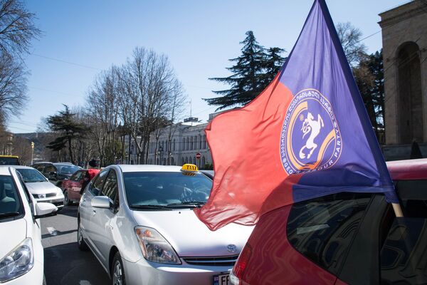 Протестующие таксисты требовали отменить новые государственные регуляции в этой сфере - Sputnik Грузия