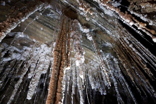 Новейшие технологии позволили ученым определить точную длину подземного коридора, который включает в себя свыше 100 соляных пещер - Sputnik Грузия