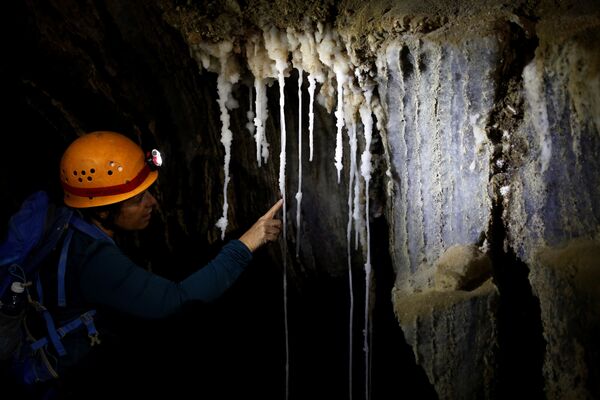 Также удалось установить возраст пещеры под Содомом, который составляет примерно 7 тысяч лет - Sputnik Грузия