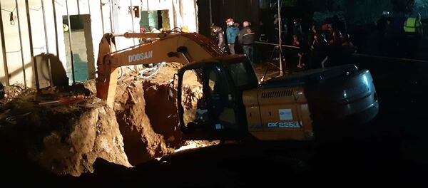 სამაშველო ოპერაცია ჭავჭავაძეზე, მიწის ჩამოშლის ადგილას სამაშველო ოპერაცია ჭავჭავაძეზე, მიწის ჩამოშლის ადგილას - Sputnik საქართველო