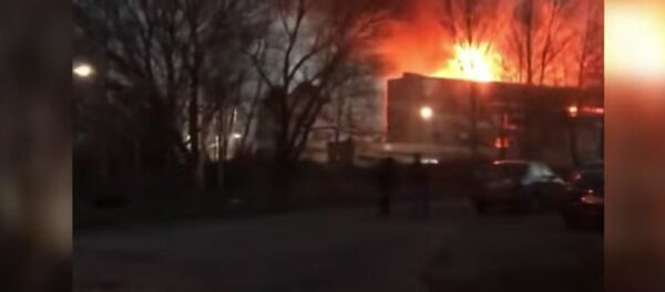 Пожар в заброшенном заводе в Калининграде сняли на видео - Sputnik Грузия