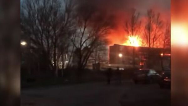 Пожар в заброшенном заводе в Калининграде сняли на видео - Sputnik Грузия