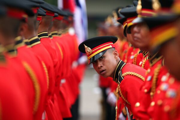Солдаты из почетного караула в штаб-квартире тайской армии в Бангкоке - Sputnik Грузия