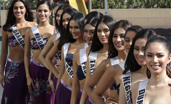 Филиппинские модели не только красивы, но и талантливы. К примеру, Мисс Вселенная 2015 Пиа Алонсо Вуртцбах с четырех лет снимается в кино
 - Sputnik Грузия