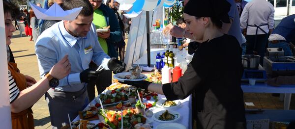 ზღვის ნობათის დღესასწაული - როგორ ჩაიარა თევზის ფესტივალმა ბათუმში ზღვის ნობათის დღესასწაული - როგორ ჩაიარა თევზის ფესტივალმა ბათუმში - Sputnik საქართველო