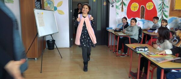 Я еду в Москву! - за Теклу Экаладзе на Ты супер! болеет вся школа - Sputnik Грузия