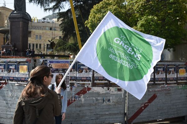 Забастовка ради города - студенты и школьники проводят акцию протеста в центре Тбилиси Забастовка ради города - студенты и школьники проводят акцию протеста в центре Тбилиси - Sputnik Грузия