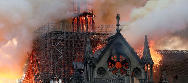 Пожар в соборе Нотр-дам в Париже Пожар в соборе Нотр-дам в Париже - Sputnik საქართველო