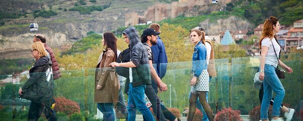 ადამიანები მშვიდობის ხედზე სეირნობენ - Sputnik საქართველო