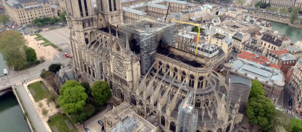 Сгоревший Нотр-Дам - видео с высоты птичьего полета - Sputnik Грузия