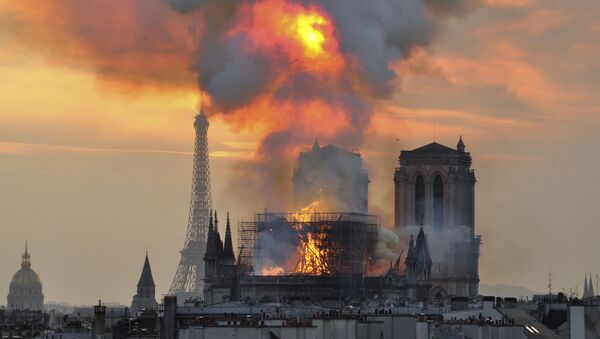 Пожар в соборе Парижской Богоматери - Sputnik Грузия