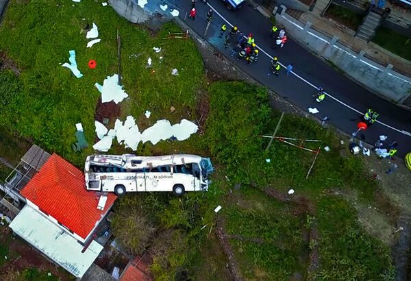 ტურისტეული ავტობუსის ავარიის შედეგები მადეირას კუნძულზე, პორტუგალია - Sputnik საქართველო