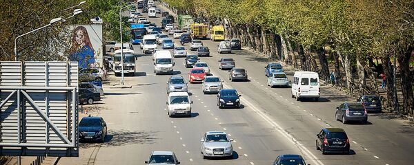 Тбилисские дороги - машины на набережной у Сухого моста - Sputnik Грузия