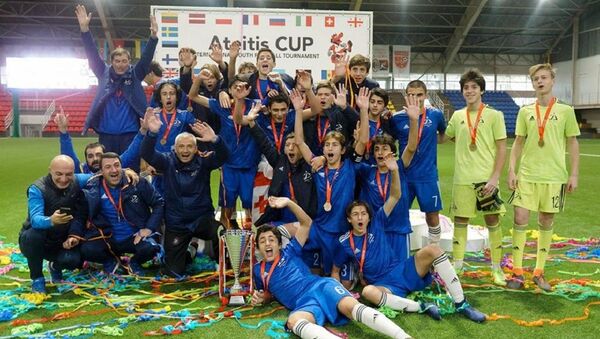 Футбольный клуб Динамо Тбилиси в возрастной категории до 15 лет стал победителем турнира памяти Виталия Дараселия - Sputnik Грузия