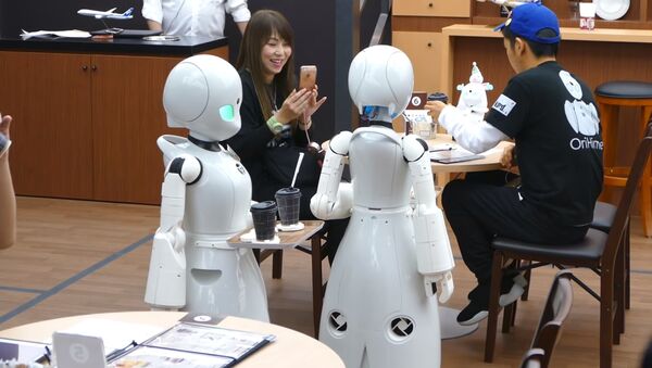 რობოტი ოფიციანტები იაპონურ რესტორანში - Sputnik საქართველო
