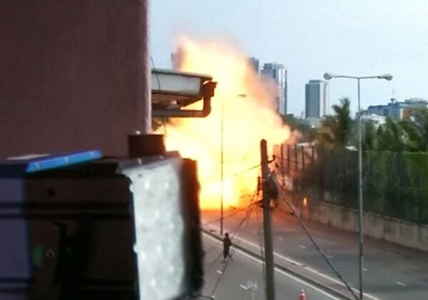 Снимок очевидца в момент взрыва на Шри-Ланке близ церкви Святого Антония - Sputnik Грузия
