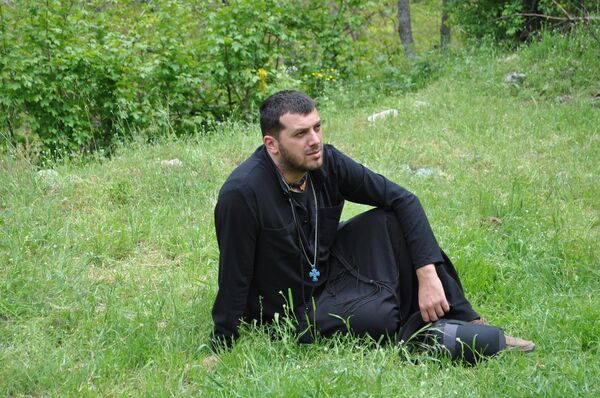 ფსიქოლოგი ნონა ხიდეშელი და მამა პეტრე – რატომ ანადგურებს ბრბო განსხვავებულ ადამიანებს - Sputnik საქართველო