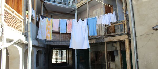 Бельевые веревки - достопримечательность тбилисских дворов Бельевые веревки - достопримечательность тбилисских дворов - Sputnik Грузия