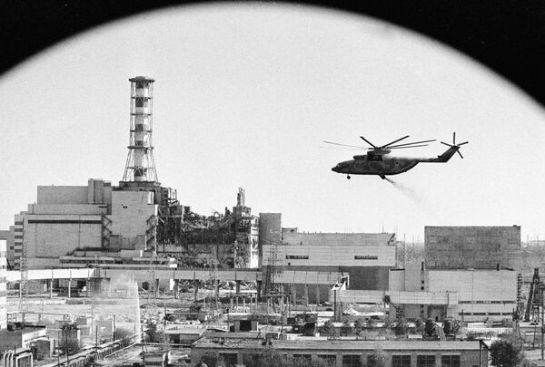 Спустя 40- 60 секунд после начала эксперимента на Чернобыльской АЭС в 01:23 по местному времени произошло два крупных взрыва на четвертом блоке - Sputnik Грузия