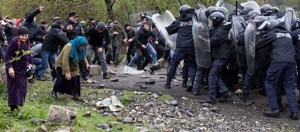 Столкновения жителей Панкисского ущелья с полицией - Sputnik Грузия