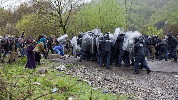 Столкновения жителей Панкисского ущелья с полицией - Sputnik Грузия