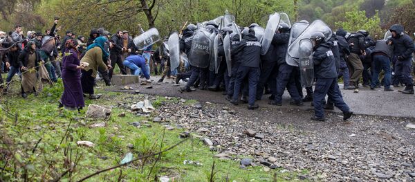 Столкновения жителей Панкисского ущелья с полицией - Sputnik Грузия