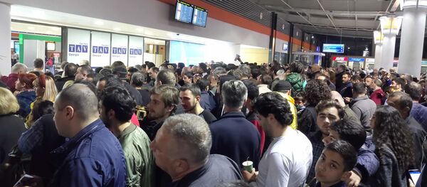 Благодатный огонь доставлен в Грузию - Sputnik Грузия