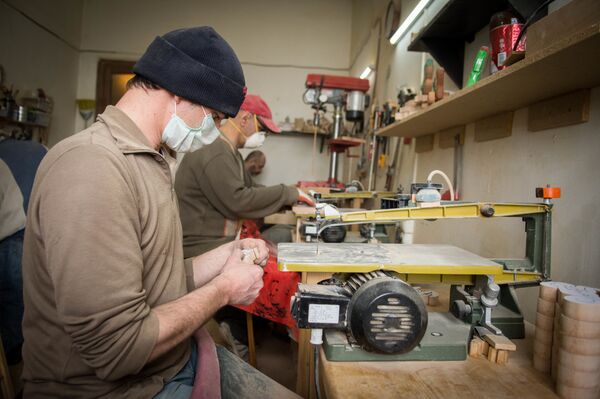 Ограниченные возможности и неограниченная фантазия: как в Тбилиси создают экоигрушки - Sputnik Грузия